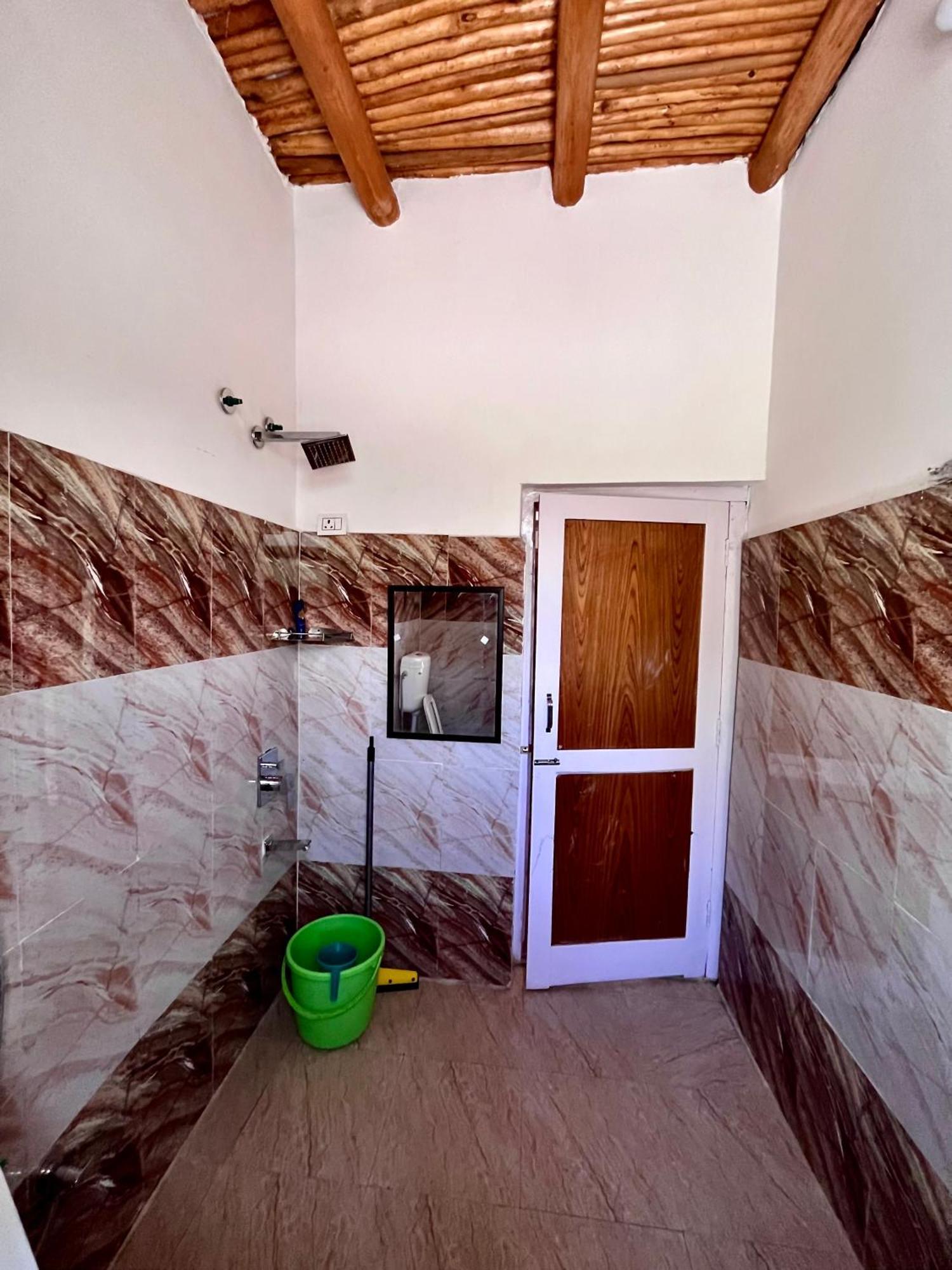 Hotel Traveller Nest Deskit Esterno foto