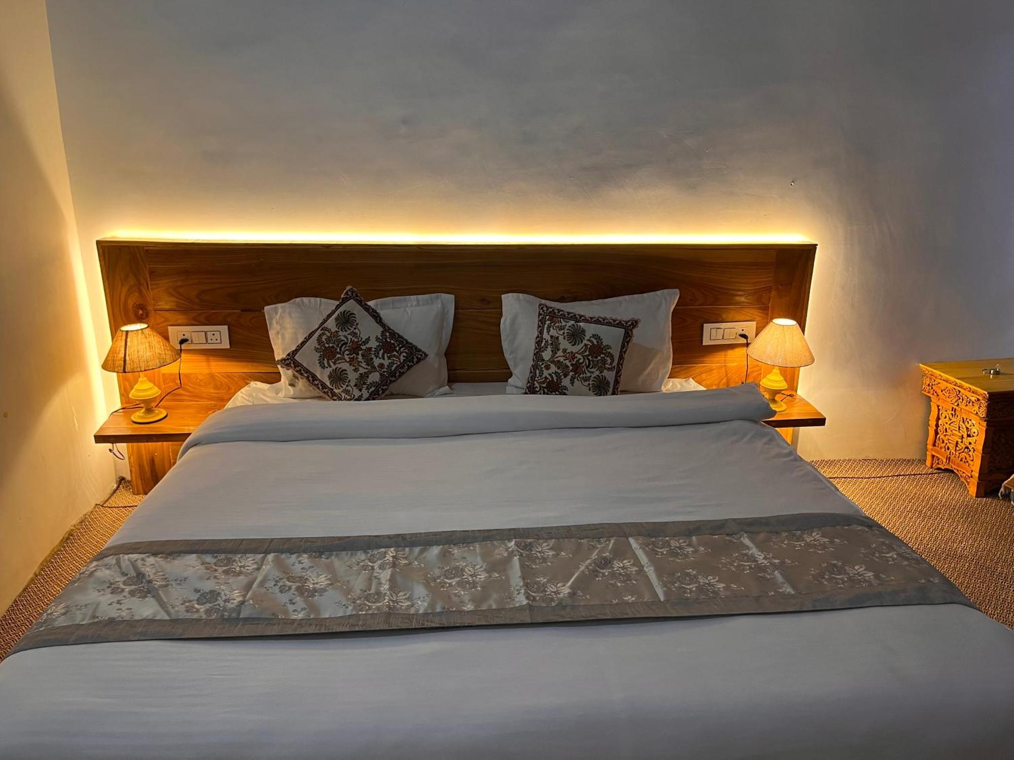 Hotel Traveller Nest Deskit Esterno foto